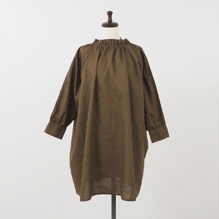 コットンリネンフリルネックブラウス　チュニックの正面ディティール