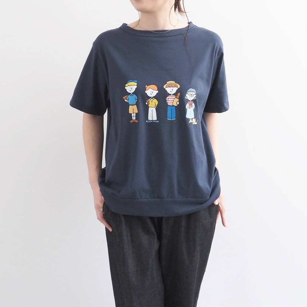 momoさんコラボプリントTシャツ 　Tシャツを着た女性の全身