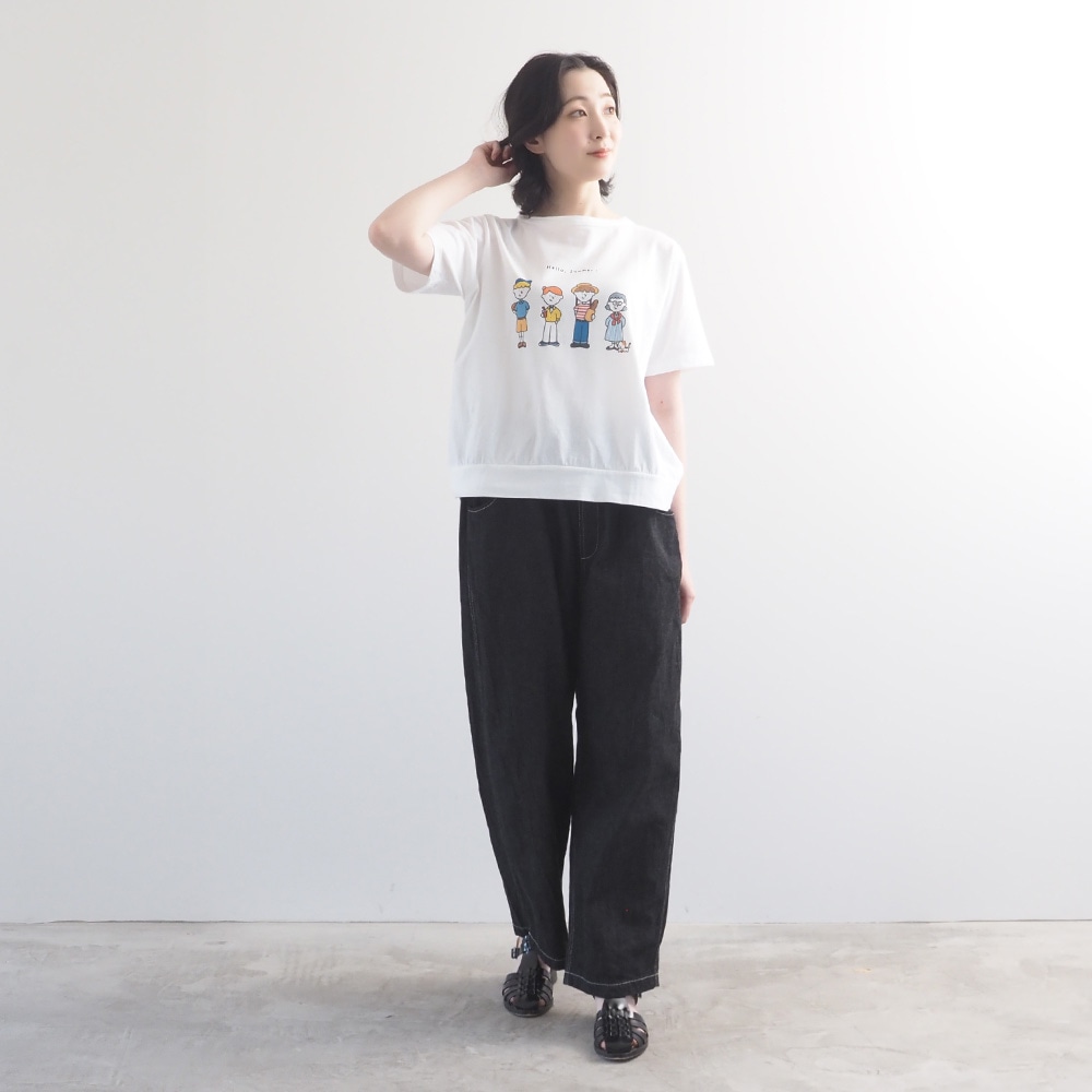 momoさんコラボプリントTシャツ 　Tシャツを着た女性の全身