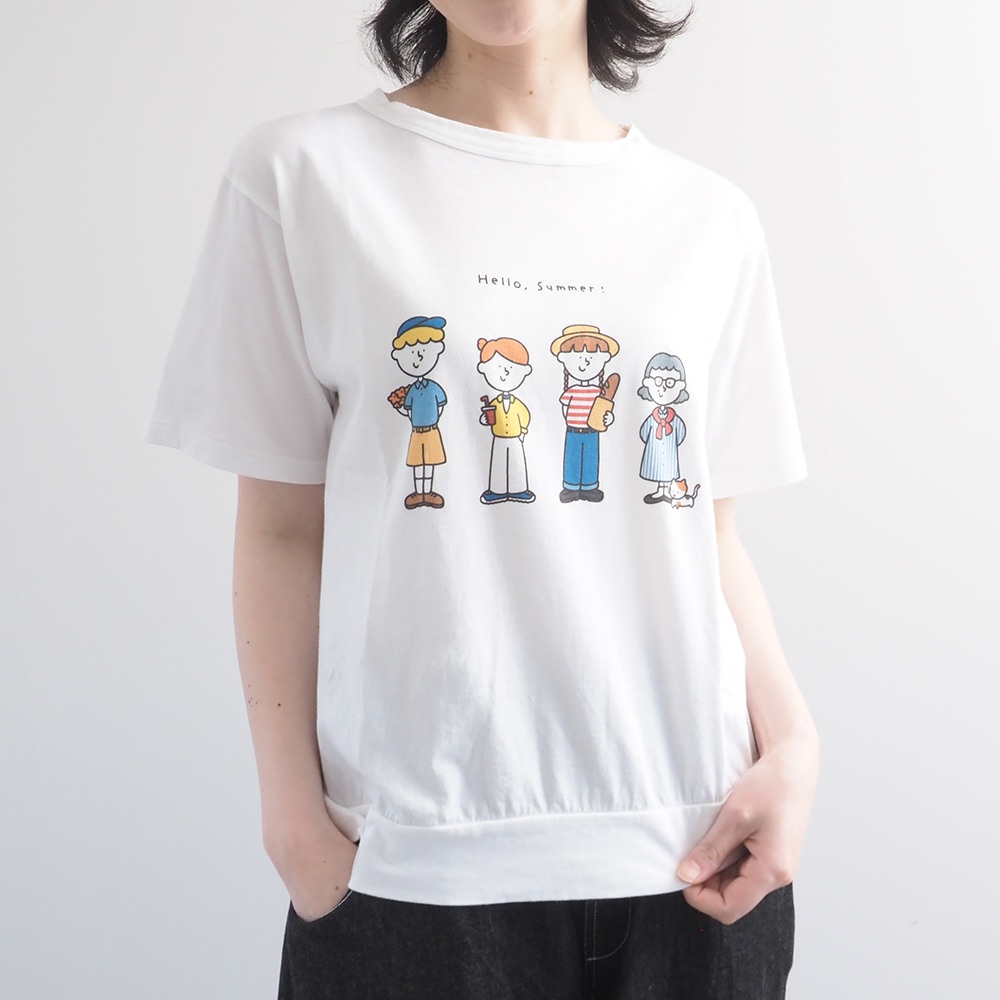 momoさんコラボプリントTシャツ 　Tシャツを着た女性の正面