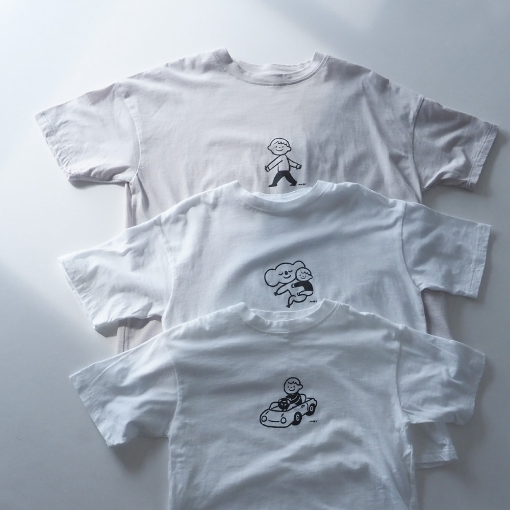 むぴーさんコラボ プリントTシャツ　Tシャツを着た女性の正面