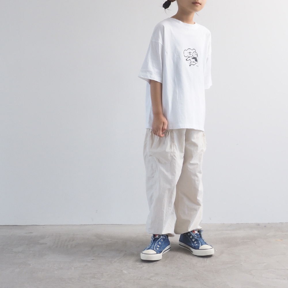 むぴーさんコラボ プリントTシャツ　Tシャツを着た女性の正面