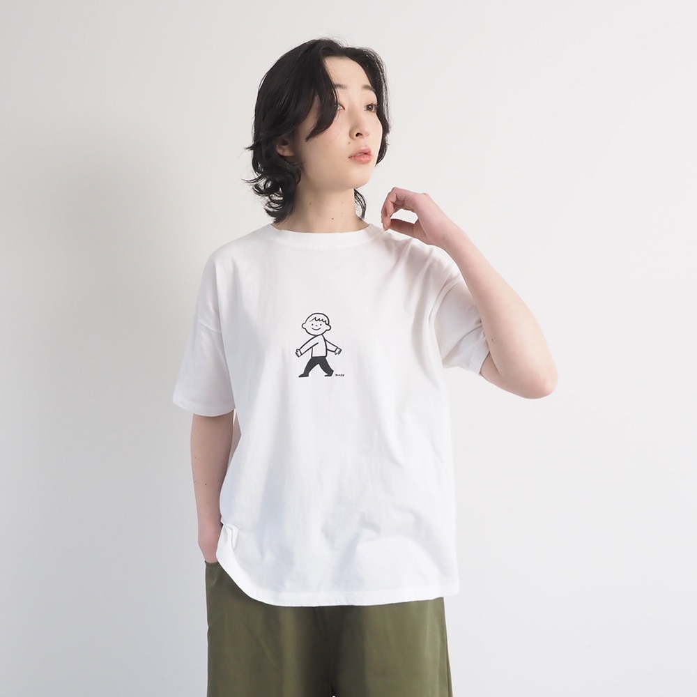 むぴーさんコラボ プリントTシャツ　Tシャツを着た女性の正面