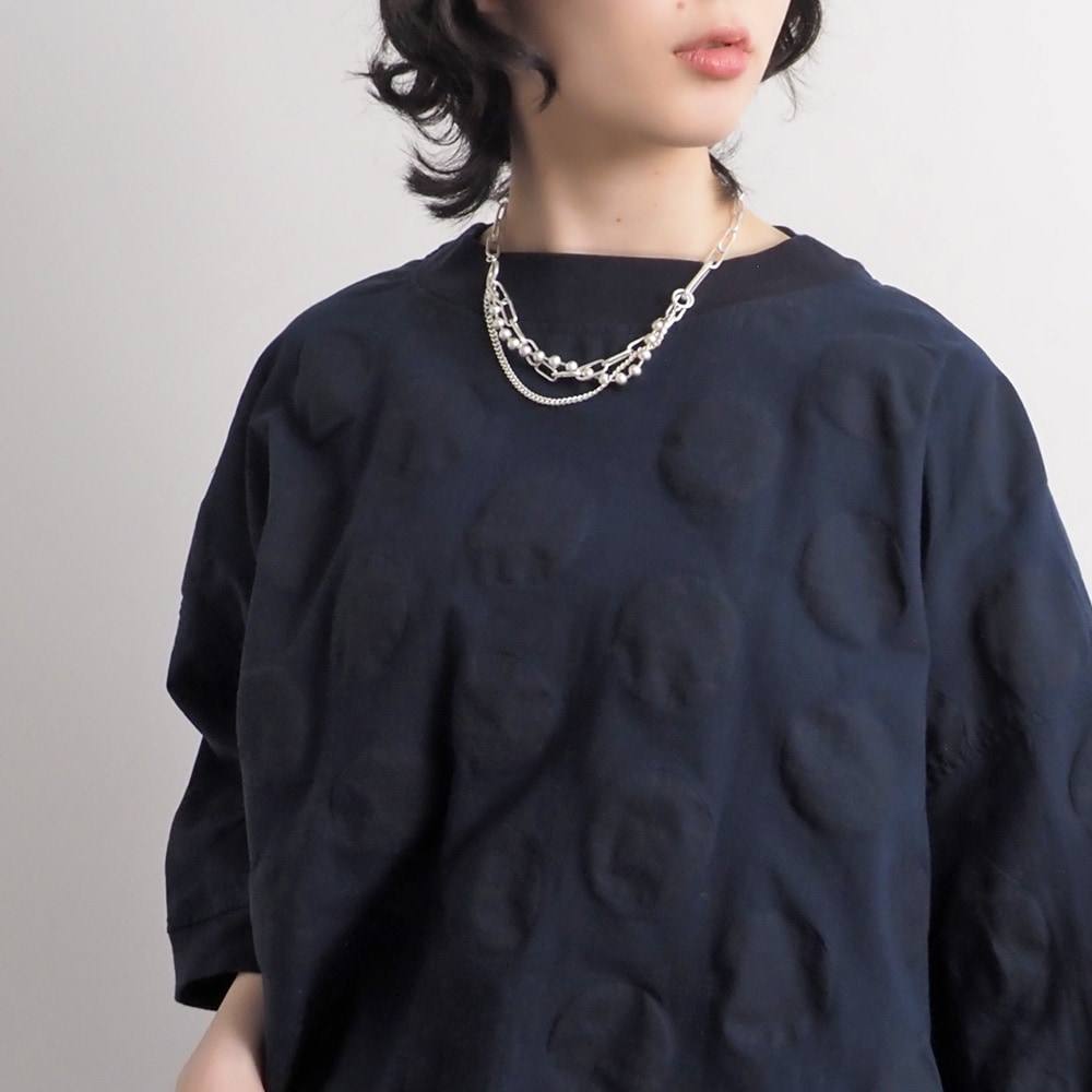綿麻シーチング塩縮 ワイドT　Tシャツ着た女性の正面