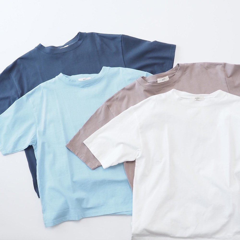 40/2天竺 コンパクトスリットT　Tシャツを着た女性の正面