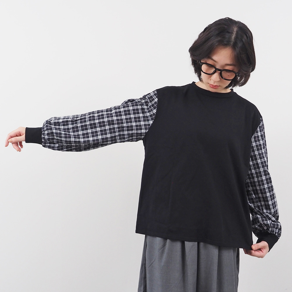 40/2天竺×40タータン ギャザースリーブPO　プルオーバーを着た女性の全身