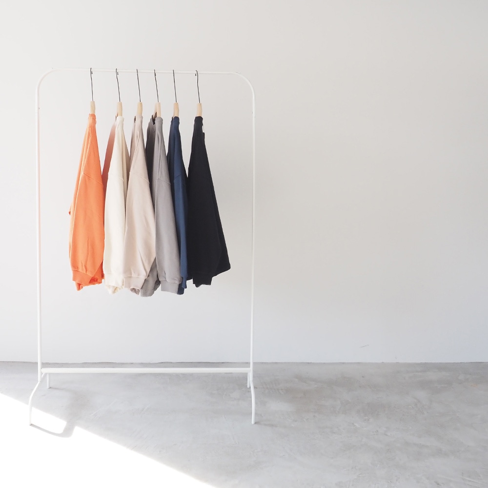 30/10セントラル裏毛 ワイドトレーナー トレーナーを着た女性の正面