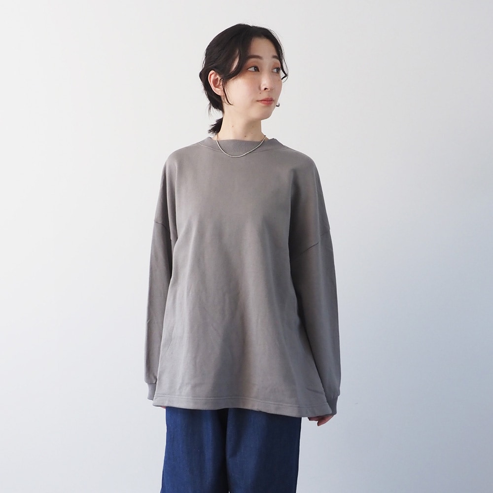 30/10セントラル裏毛 ワイドトレーナー トレーナーを着た女性の正面