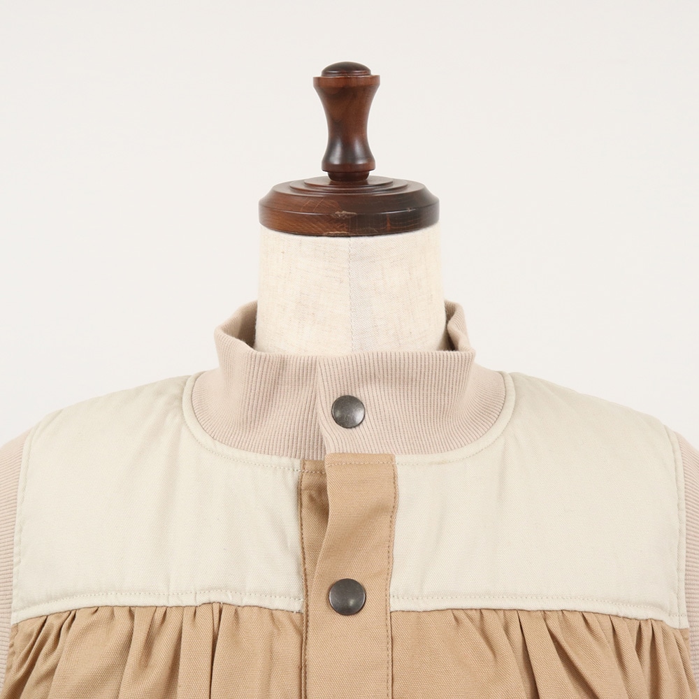 オックスパデットベスト　ベストの正面ディティール