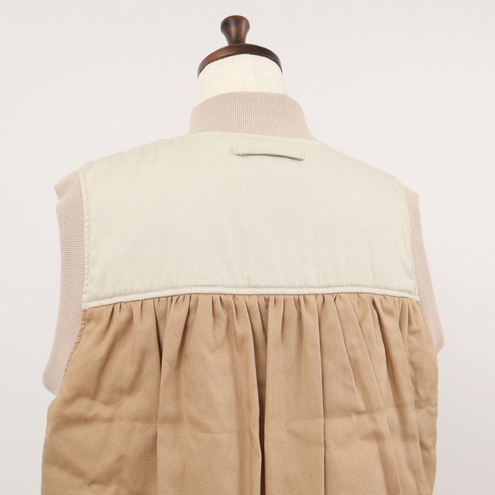 オックスパデットベスト　ベストの正面ディティール