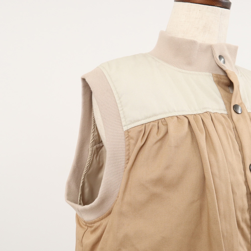 オックスパデットベスト　ベストの正面ディティール