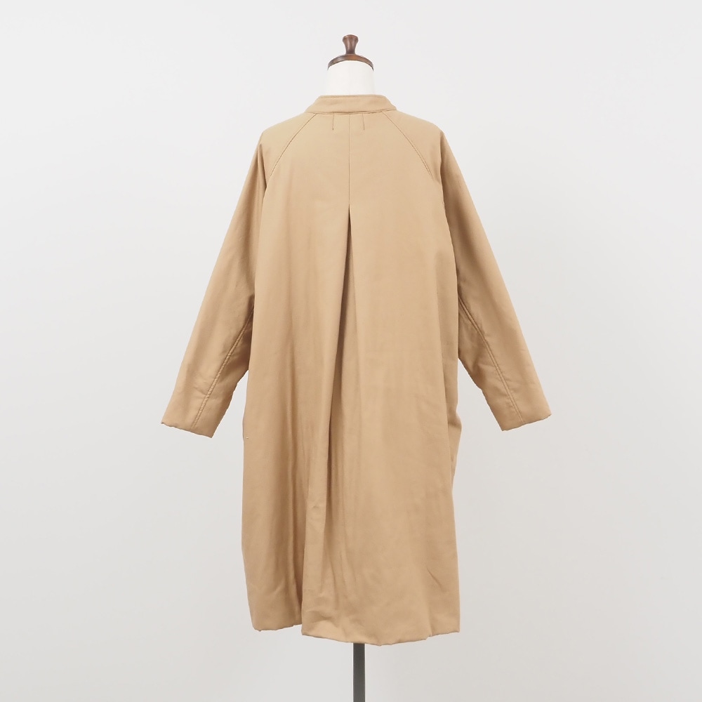 オックス ラグランパデットコート　コートの正面ディティール