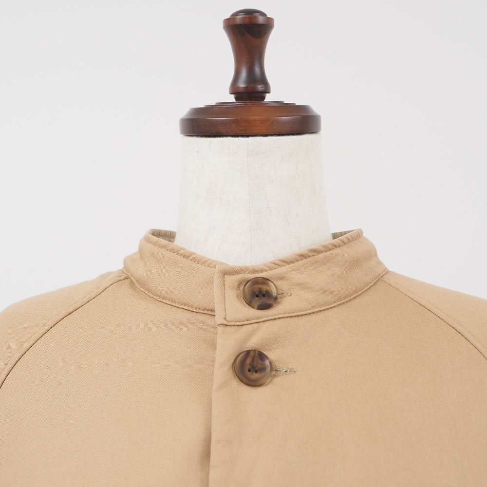 オックス ラグランパデットコート　コートの正面ディティール