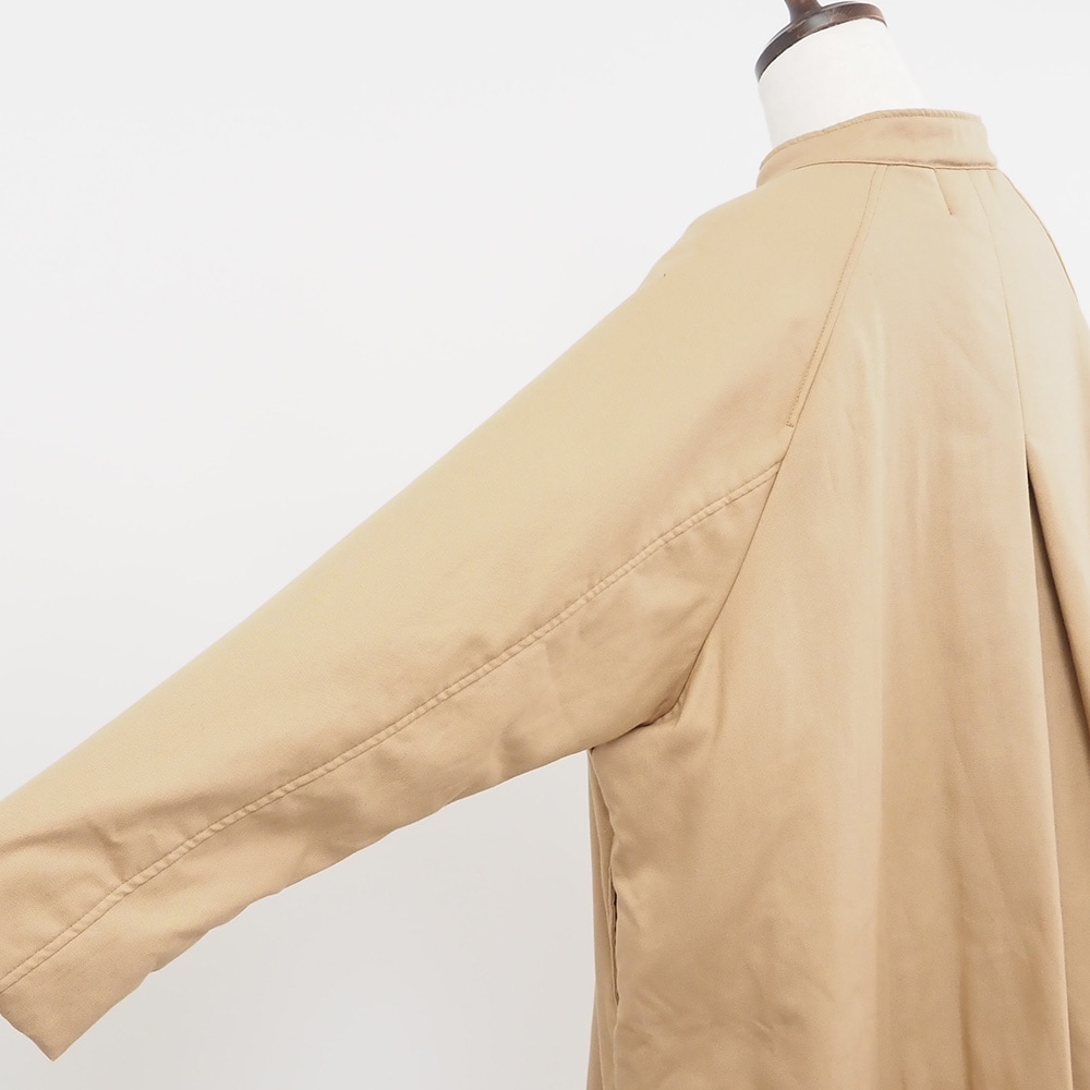 オックス ラグランパデットコート　コートの正面ディティール