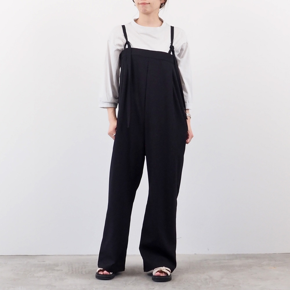 110/2サイロプレミアム コンパクトT7分袖 Tシャツを着た女性の全身