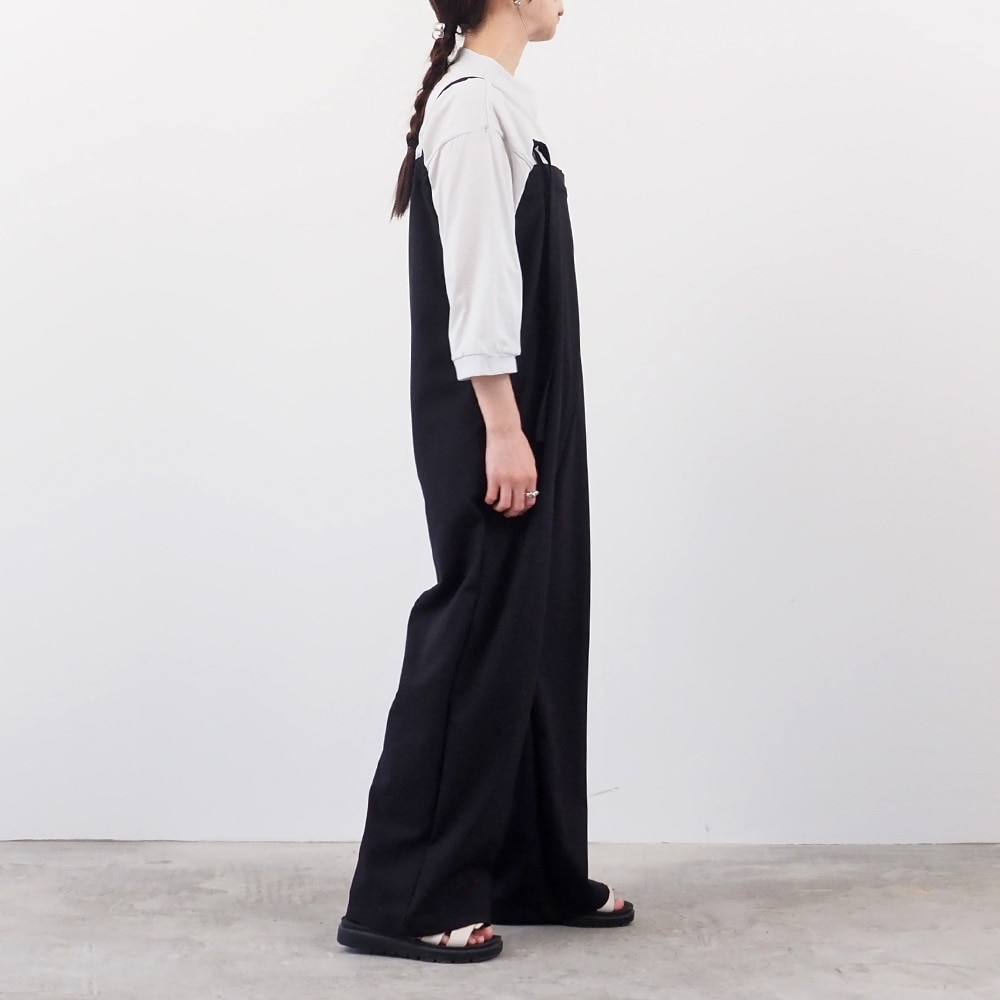 110/2サイロプレミアム コンパクトT7分袖 Tシャツを着た女性の全身