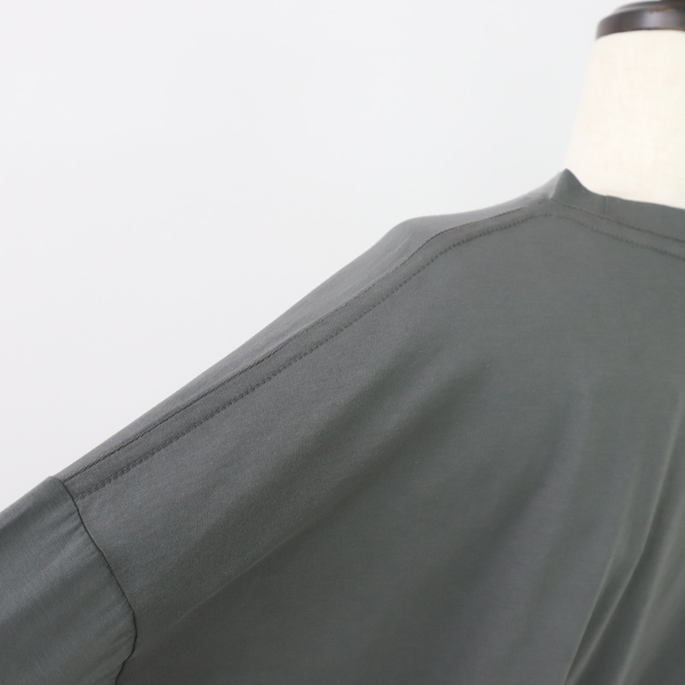 110/2サイロプレミアム ワイドT7分袖　プルオーバーの正面ディティール