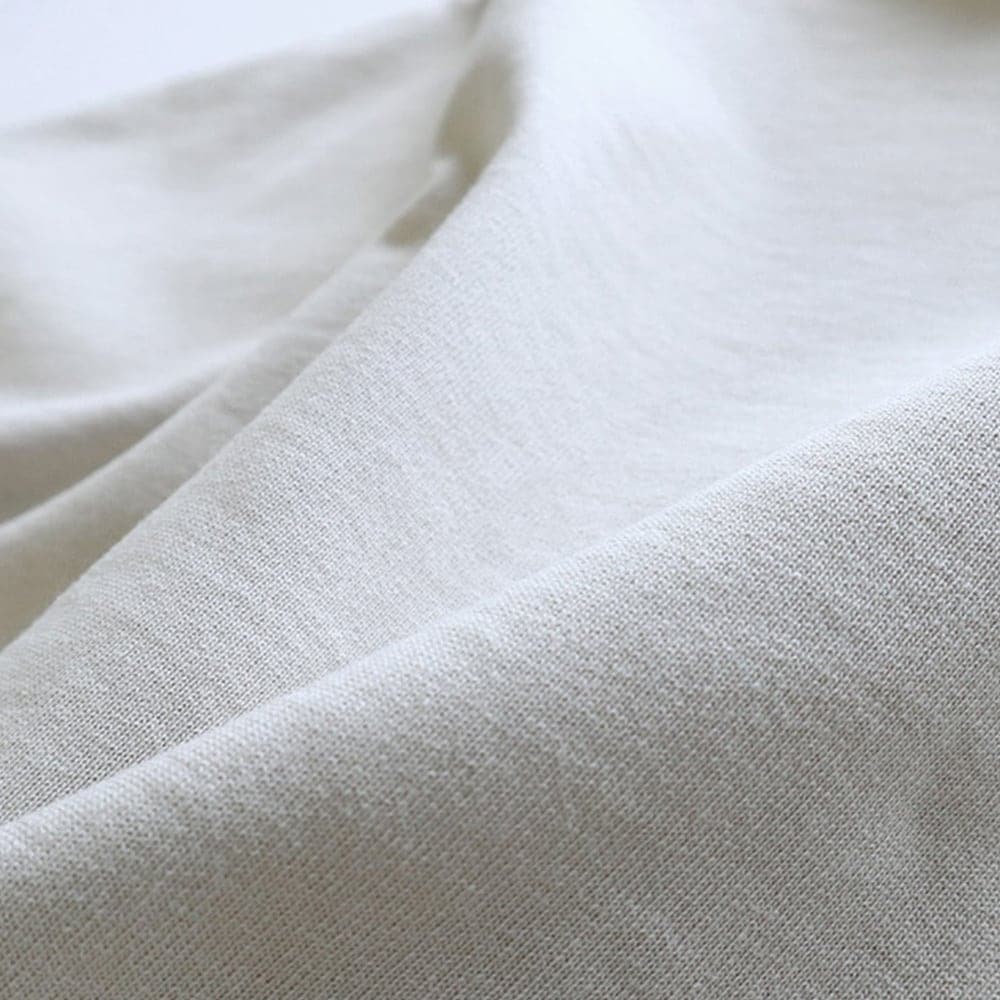 デラヴェジャージ モックネックシャツ　Tシャツの素材のアップ