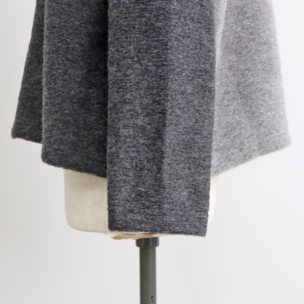 トラベルウールプレミア バイカラーカーディガン カーディガンの正面ディティール