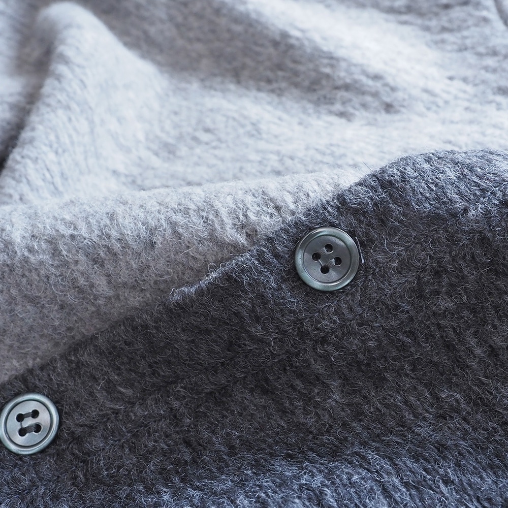 トラベルウールプレミア バイカラーカーディガン カーディガンの素材のアップ