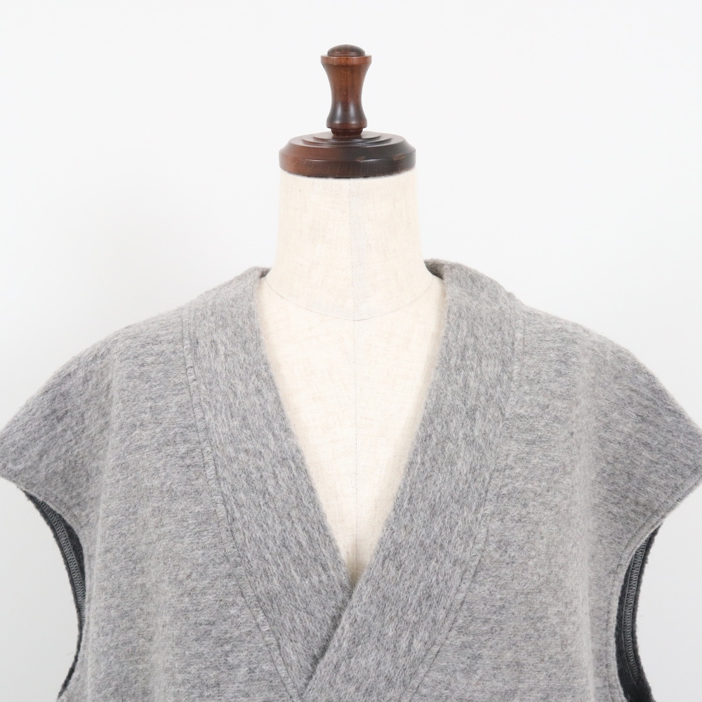 トラベルウールプレミア バイカラーベスト　ベストの正面ディティール