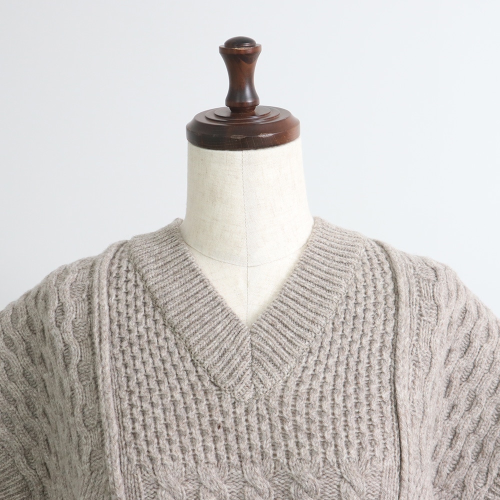 NATURAL COLORED WOOL 柄編みニットベスト ベストの正面ディティール