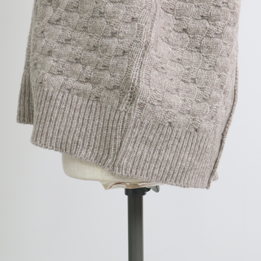 NATURAL COLORED WOOL 柄編みニットベスト ベストの正面ディティール