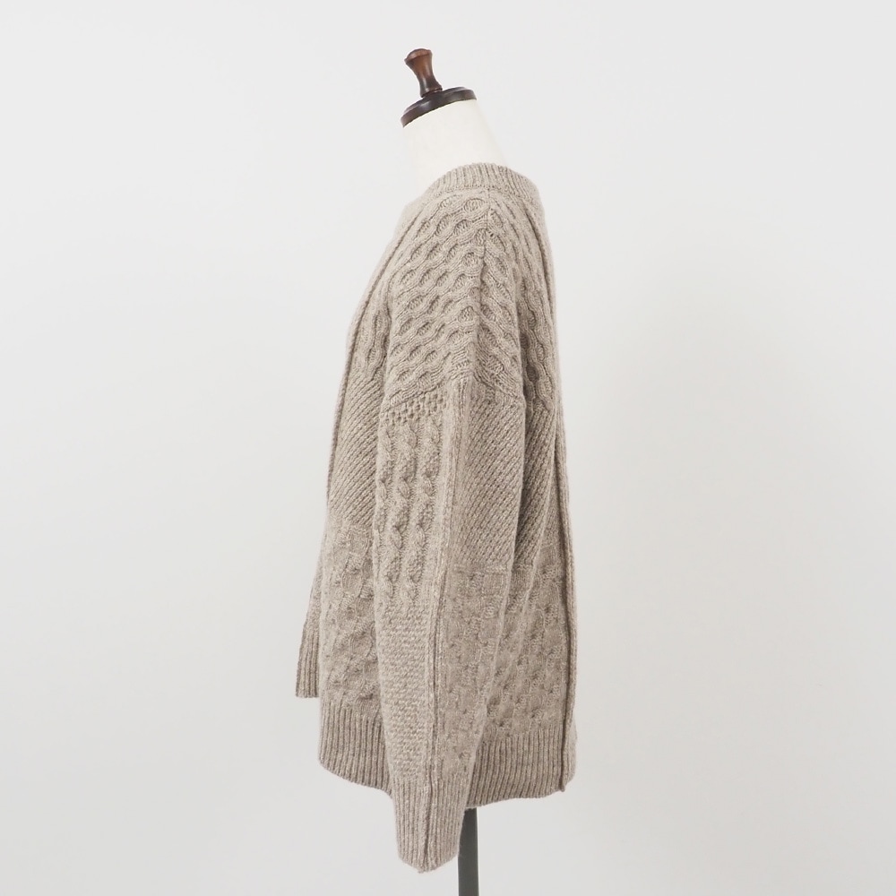 NATURAL COLORED WOOL 柄編みニット ニットの正面ディティール