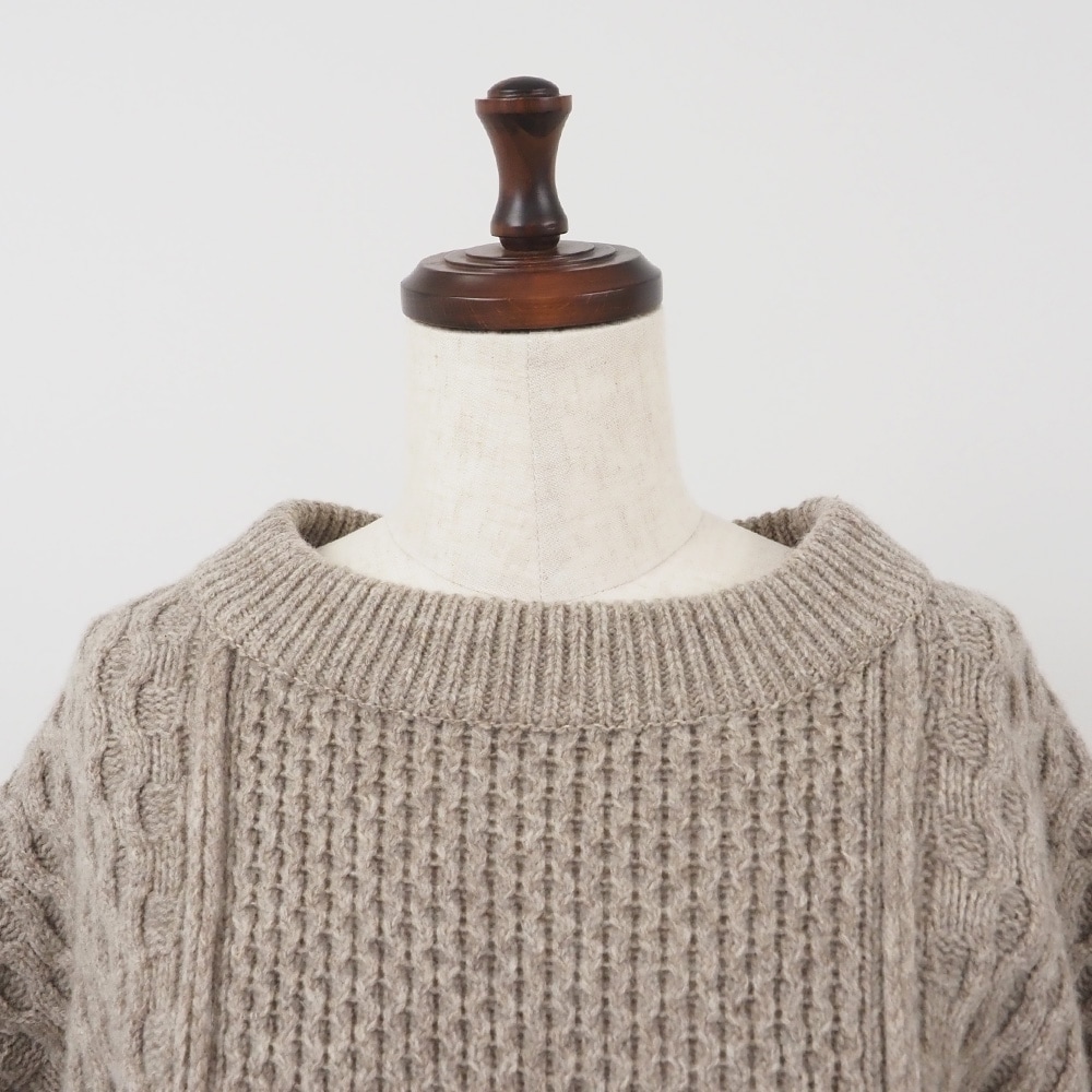 NATURAL COLORED WOOL 柄編みニット ニットの正面ディティール