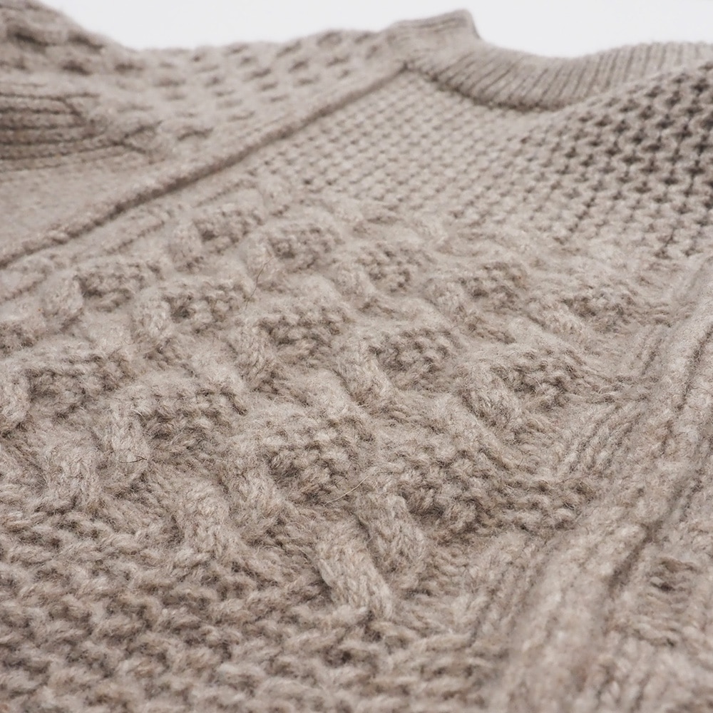 NATURAL COLORED WOOL 柄編みニット ニットの素材のアップ