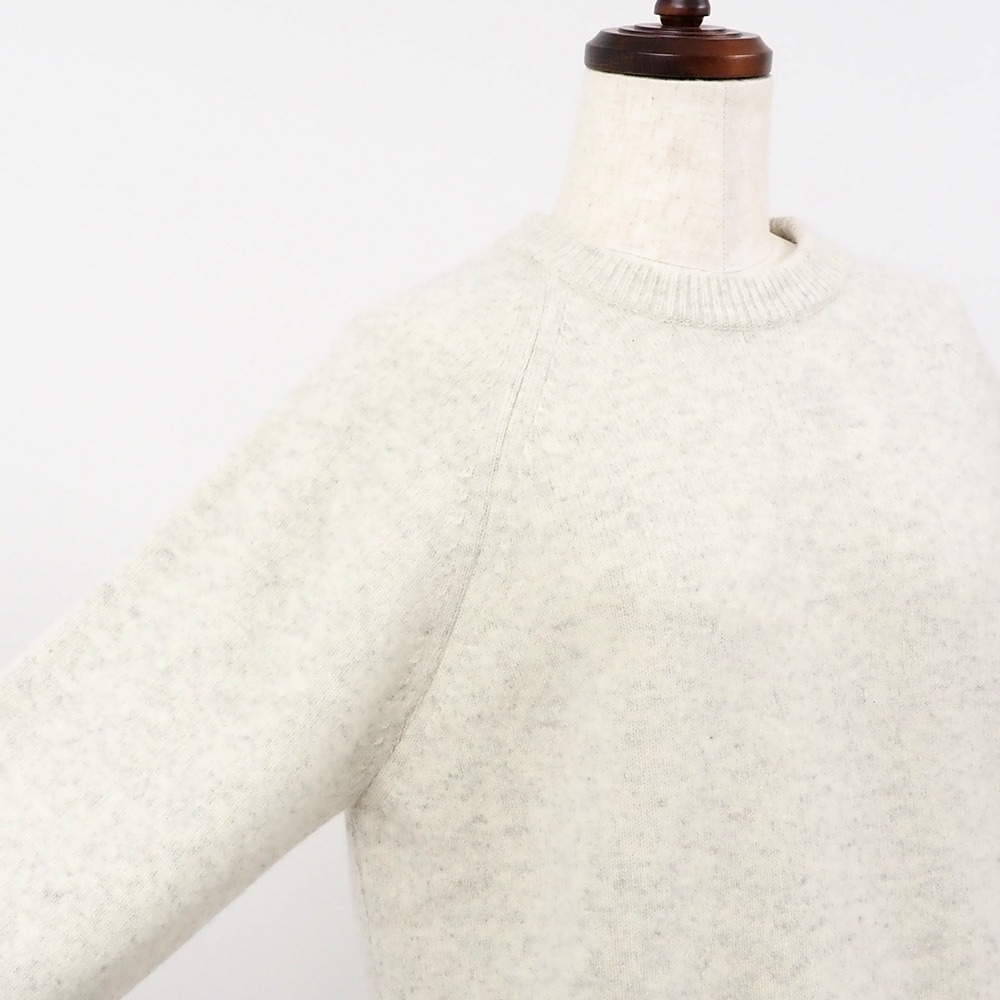 タスマニアラムプレミアム エターナルニット ニットの正面ディティール