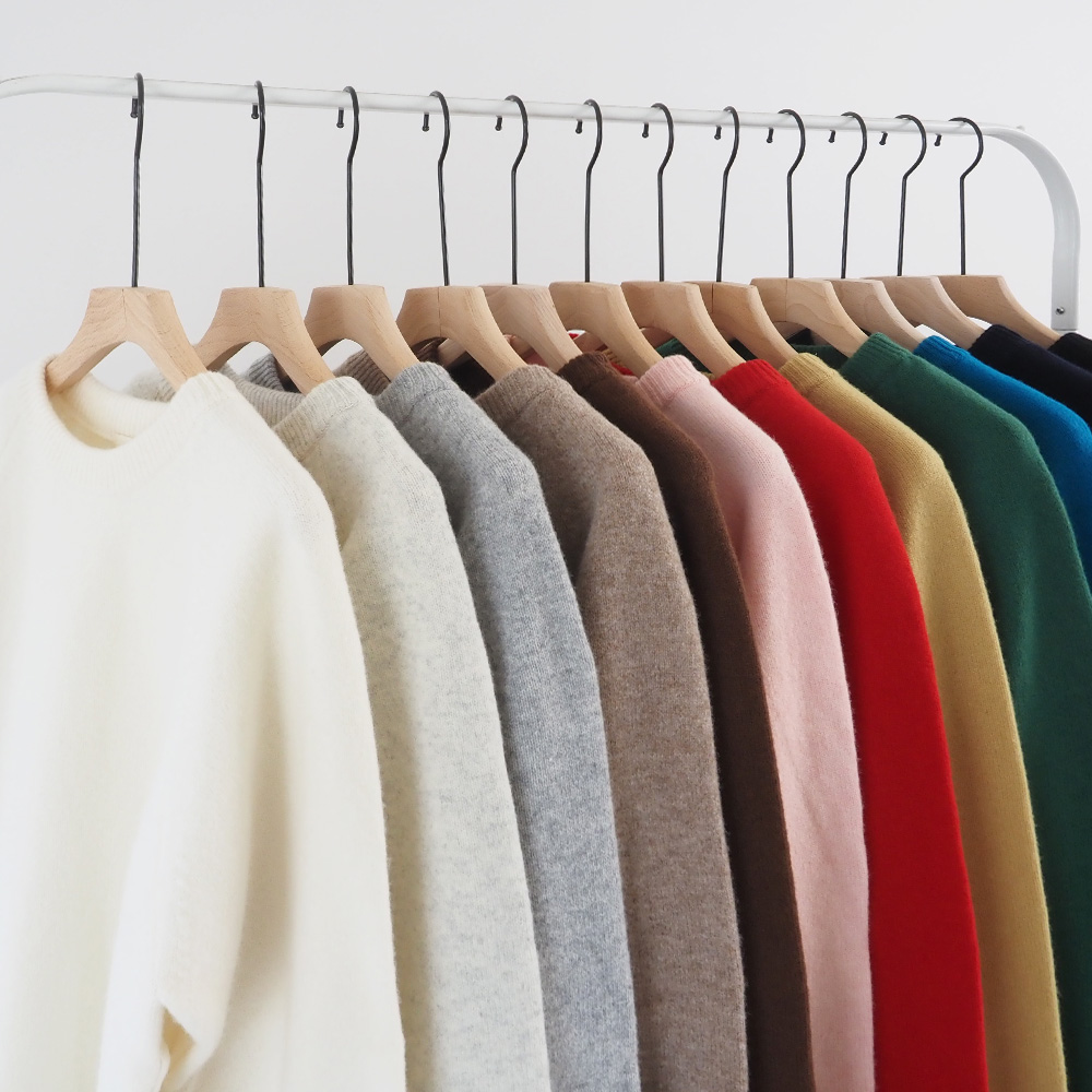 タスマニアラムプレミアム エターナルニット ニットを着た女性の正面