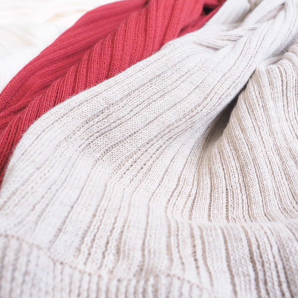 ランダムリブ Thumbholeハイネック　ニットの素材のアップ