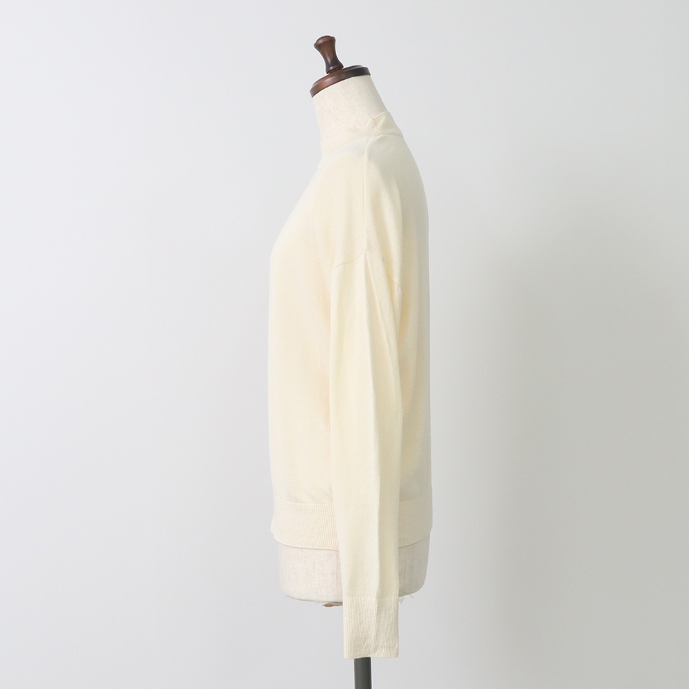 ムースヤーン ハイネックニット ニットの正面ディティール