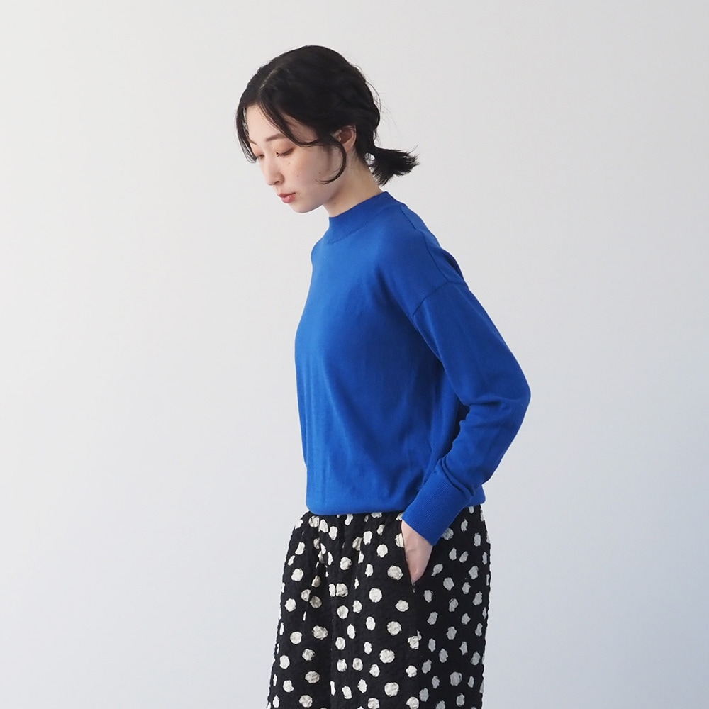 ムースヤーン ハイネックニット ニットを着た女性の正面