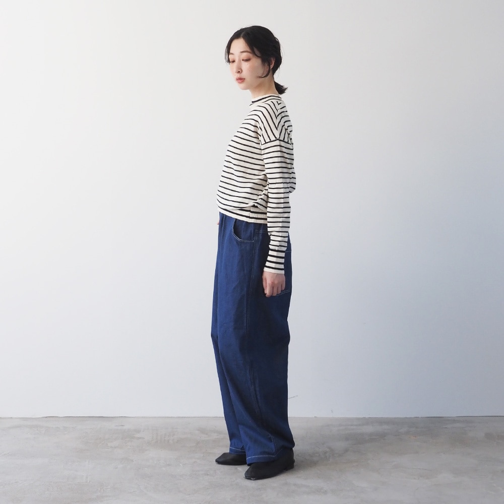 ムースヤーン ハイネックボーダーニット ニットを着た女性の全身