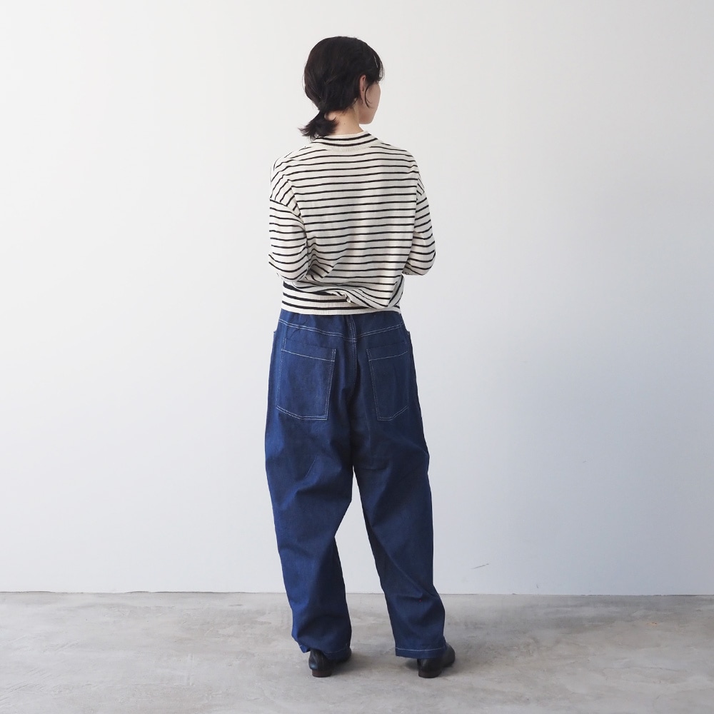 ムースヤーン ハイネックボーダーニット ニットを着た女性の全身