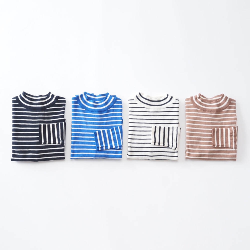 ムースヤーン ハイネックボーダーニット ニットを着た女性の正面