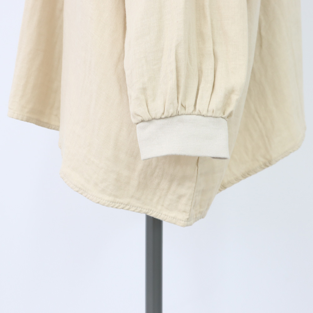 ダブルガーゼ ワイドフレアブラウス(2WAY)　ブラウスの正面ディティール