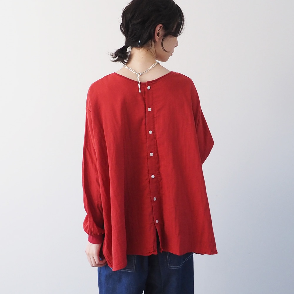 ダブルガーゼ ワイドフレアブラウス(2WAY)　ブラウスを着た女性の正面