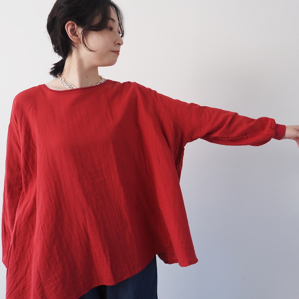 ダブルガーゼ ワイドフレアブラウス(2WAY)　ブラウスを着た女性の正面