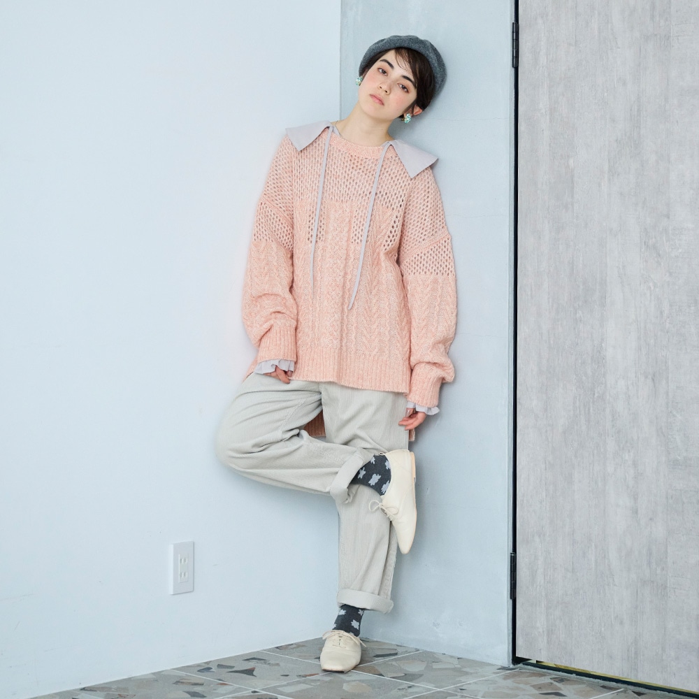 ふんわりローン スキッパーリボンブラウス ブラウスを着た女性の全身