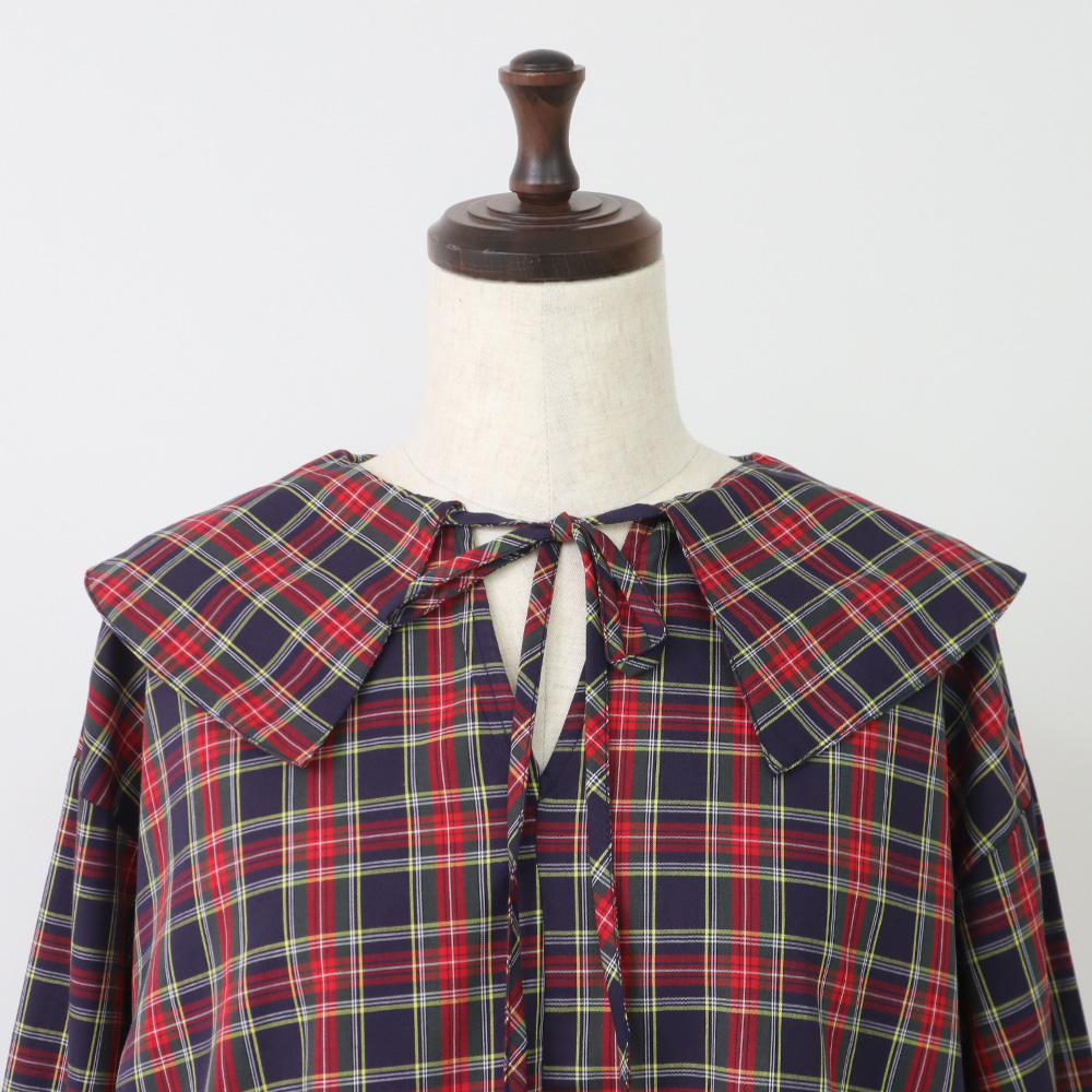 40タータン スキッパーリボンブラウス　ブラウスの正面ディティール
