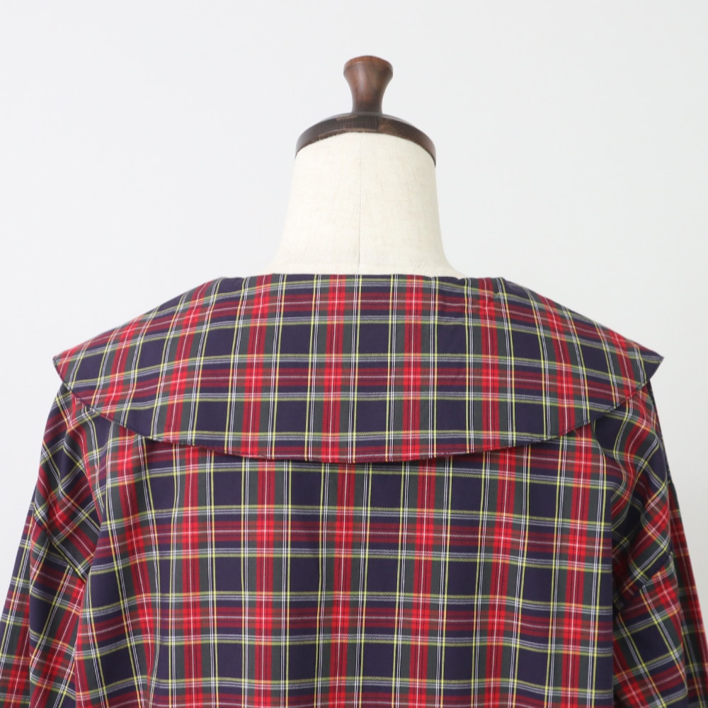 40タータン スキッパーリボンブラウス　ブラウスの正面ディティール