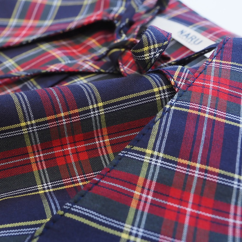 40タータン スキッパーリボンブラウス　ブラウスの素材のアップ