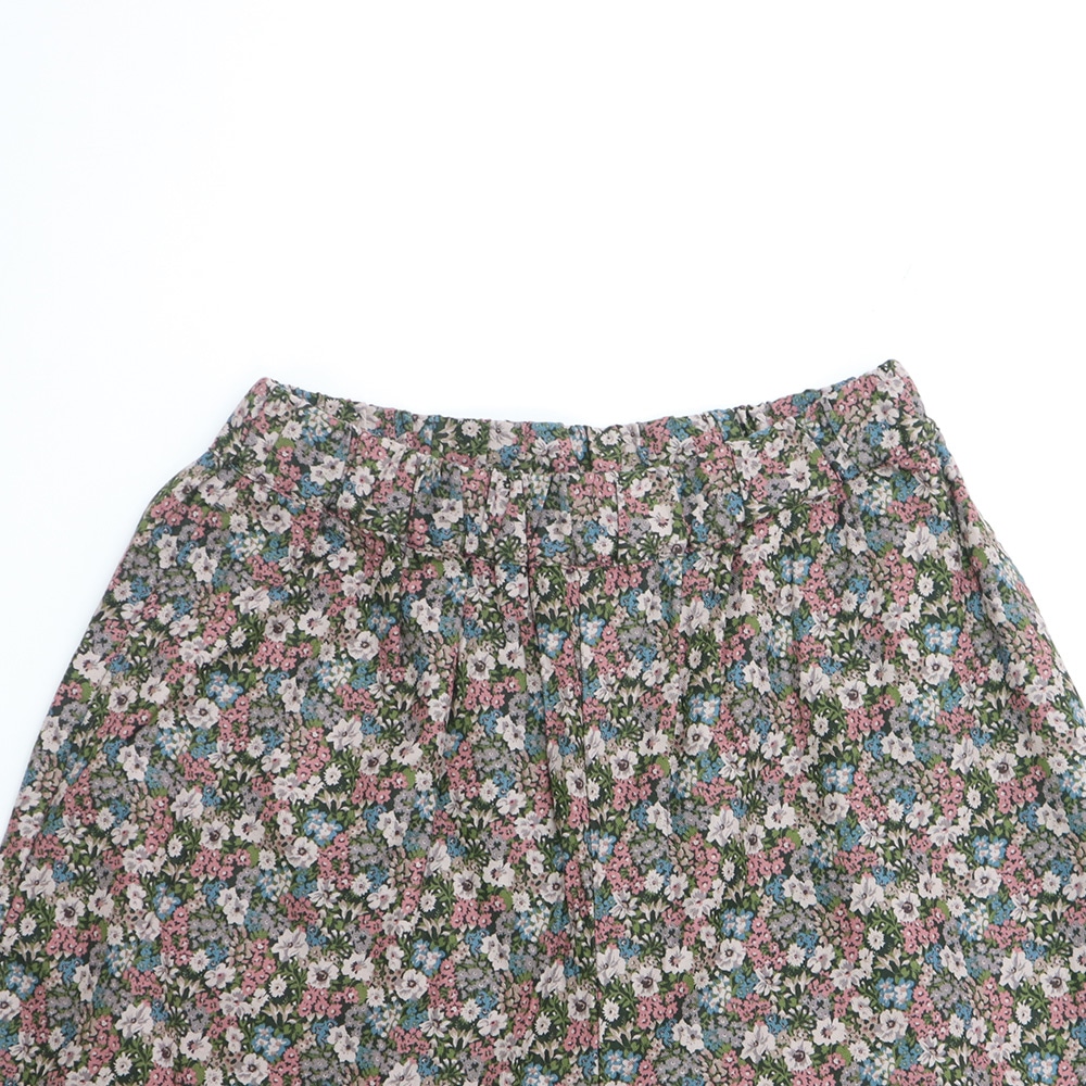 30ビエラベタ小花柄 エッグパンツの正面ディティール