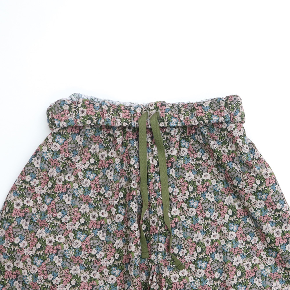 30ビエラベタ小花柄 エッグパンツの正面ディティール