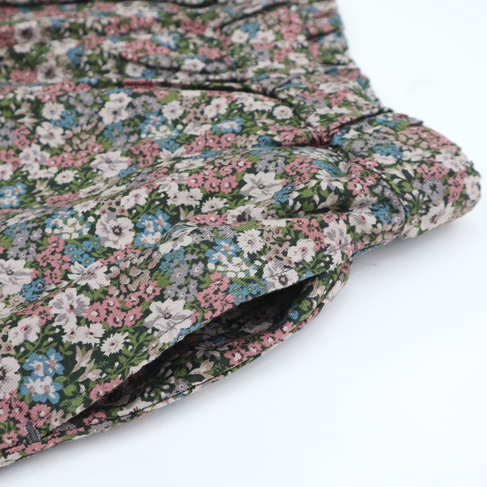 30ビエラベタ小花柄 エッグパンツの正面ディティール