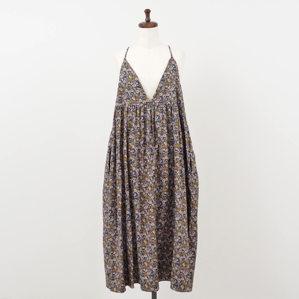 30ビエラベタ小花柄 キャミワンピース ワンピースの正面ディティール