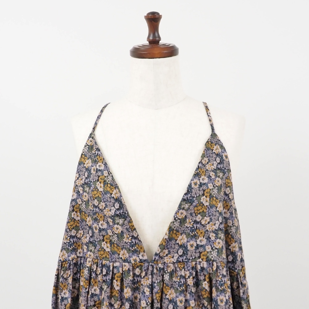 30ビエラベタ小花柄 キャミワンピース ワンピースの正面ディティール